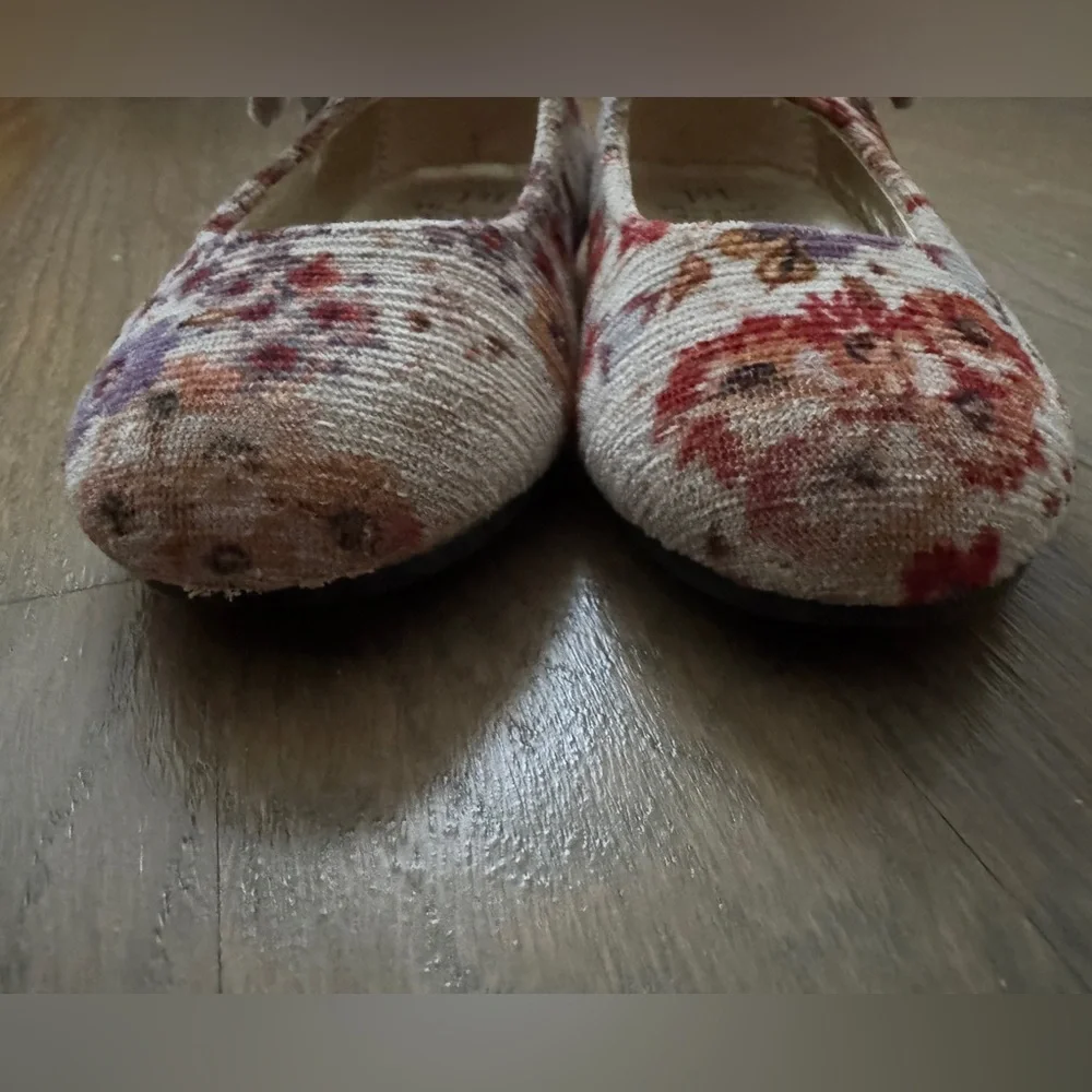 Manuela de Juan Toddler Floral Mary Janes Size 24 (Fits 23) Dress Flats